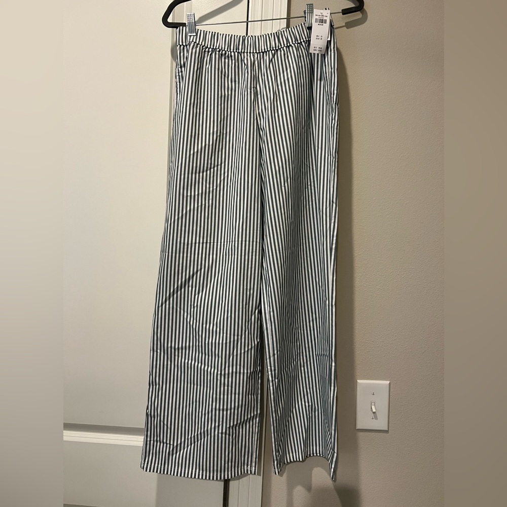 Hollister boxer pants white and olive green striped